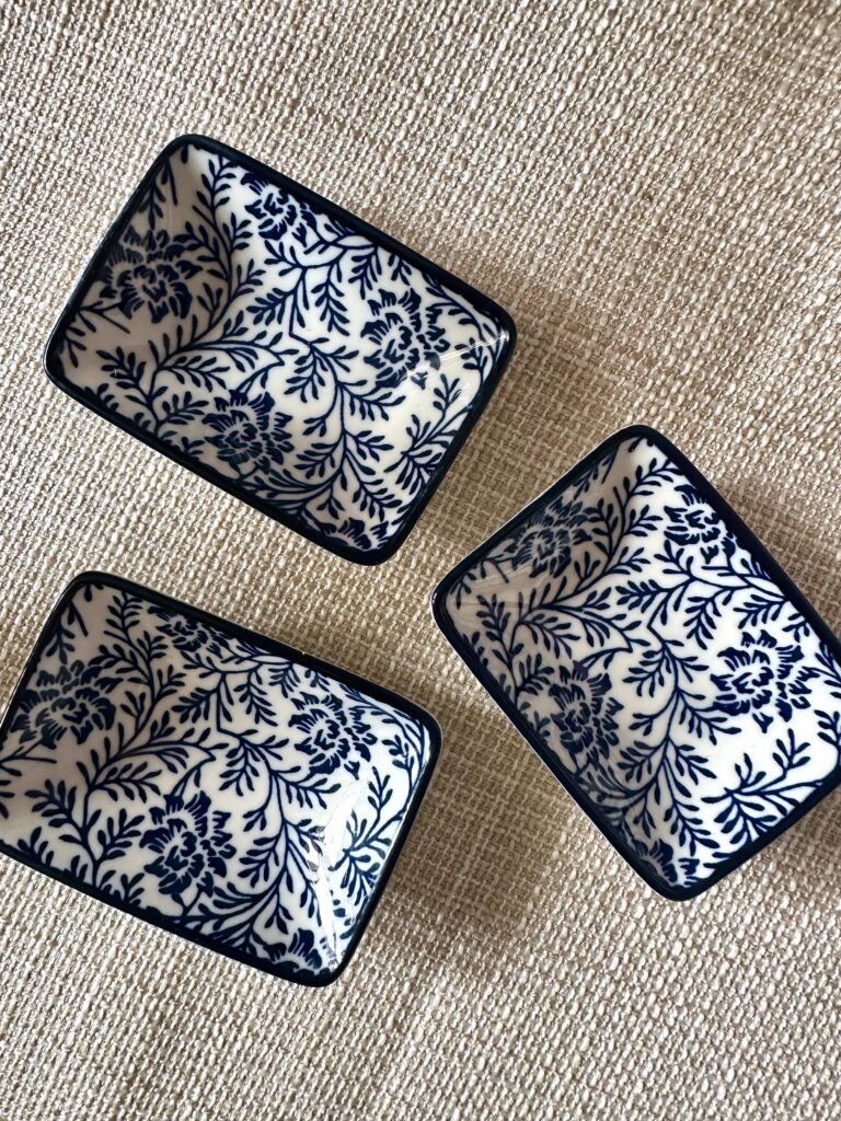 Navy Blue Ceramic Plates - Set of 3 rectangular plates featuring intricate navy floral patterns on white porcelain, displayed on a textured beige surface. Perfect for vintage style home décor, these elegant navy blue ceramic plates are ideal for serving appetizers, sushi, or desserts. Stylish and classic tableware for sophisticated dining and vintage accessories for home styling.